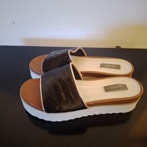 Kupía Women's Sandals.